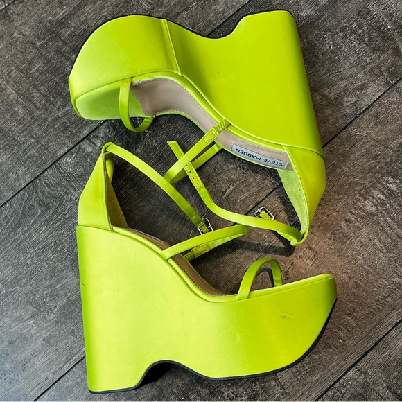 Steve Madden Varia lime green satin platform wedge sandals - Picture 3 of 7